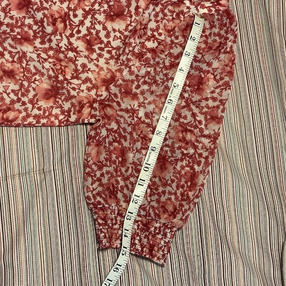 BB Dakota by Steve Madden Red/Pink Floral V Neck Peasant Top Women’s Medium - Picture 15 of 16